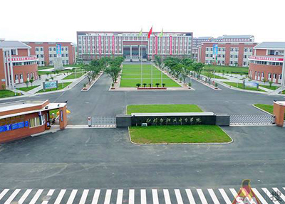 ä»é¡å¸èä¸ä¸­ä¸å­¦æ ¡