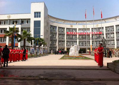 å­¦æ ¡æ­£é¨å£