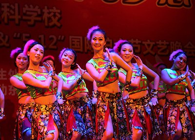 四川省内江医科学校文艺汇演“走在山水间