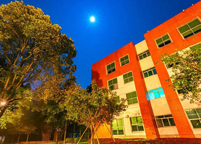 西华大学继续教育学院校园风景