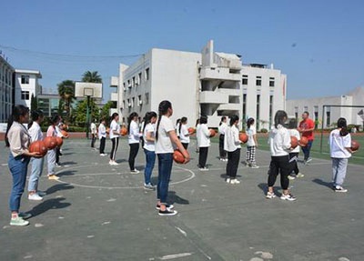 自贡市旅游职业高级中学体育课