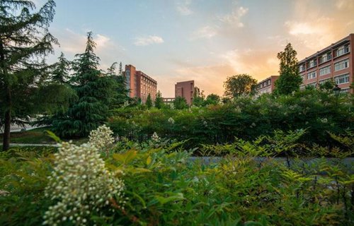 威州民族师范学校2022年收费标准