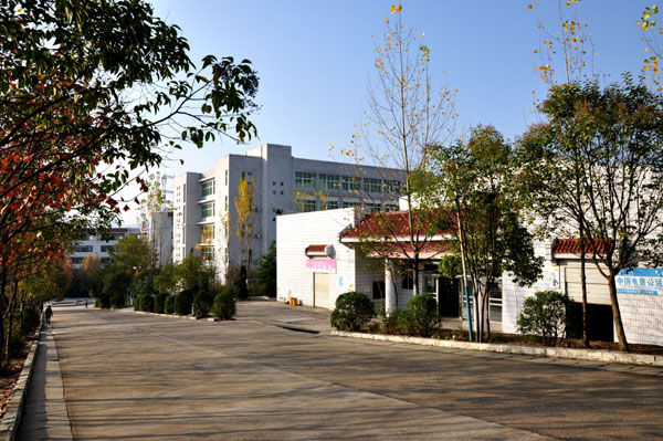 广元市利州技工学校学费、大概收费是多少