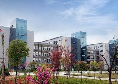 万源市黄钟职业中学学校建筑