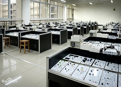 德阳科贸职业学院实训室