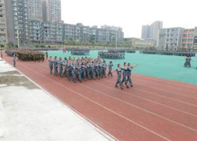 富顺两校职业学校军训情况