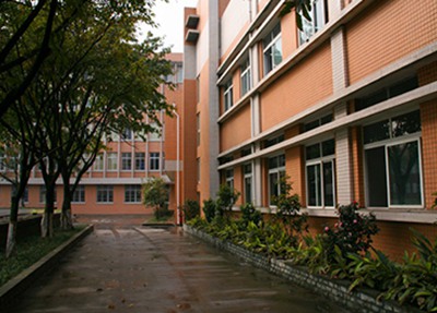 天府新区成人中等专业学校教学楼