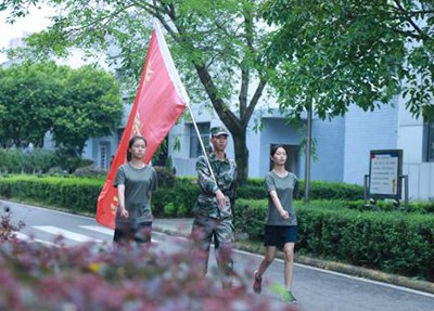 乐山市计算机学校国旗护卫队