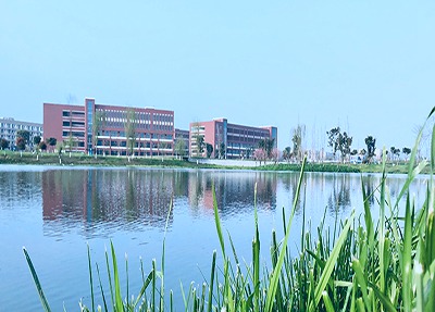 成都水电学校远眺教学楼