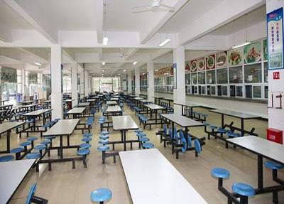 资阳环境科技职业学校整洁的食堂