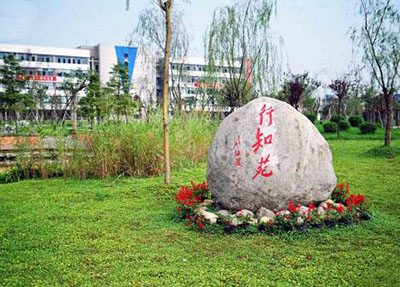 四川张澜职业技术学校校园一角