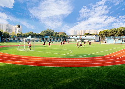 棠湖科学技术学校操场