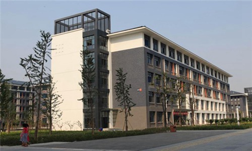 夹江县云吟职业中学校