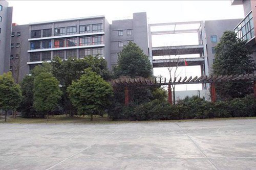 自贡锦江职业技术学校2022年学费多少钱一年