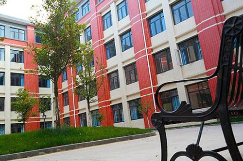 巴中市信息技术学校2022年学费多少？贵吗？