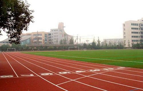 石家庄法商中专学校学生校服是什么样的？