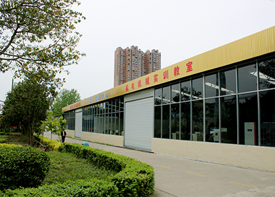 学校对于学生的发展就业