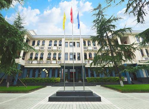 湖南汽车工程职业学院五年制大专药剂专业好吗