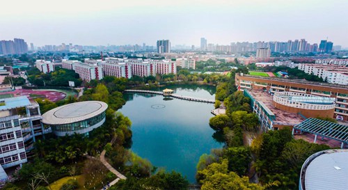 湖南科技工业职业技术学院五年制大专有高铁乘务专业吗