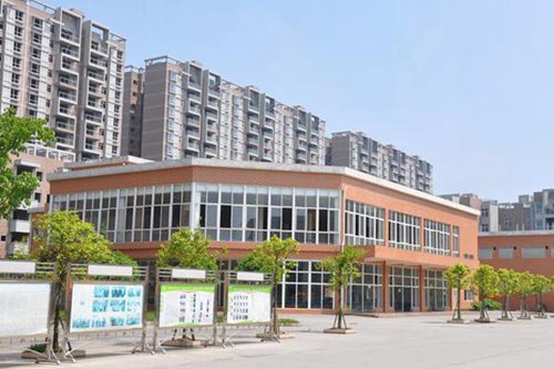 湖南石油化工职业技术学院五年制大专有高铁乘务专业吗
