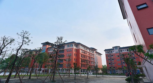 张家界航空工业职业技术学院五年制大专有高铁乘务专业吗