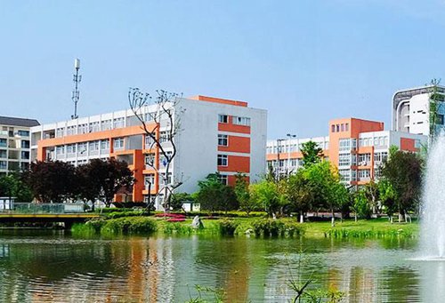 湖南汽车工程职业学院五年制大专有高铁乘务专业吗